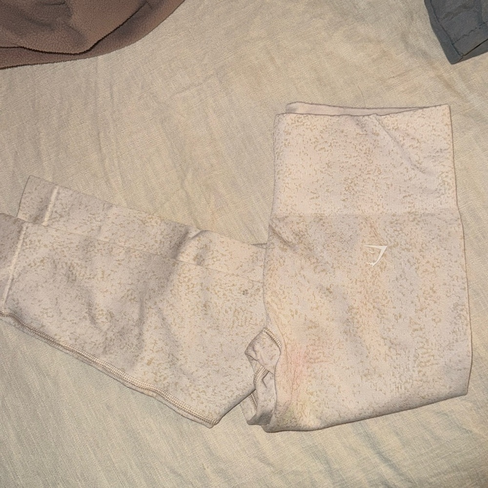 GYMSHARK- XS. Beige high waisted